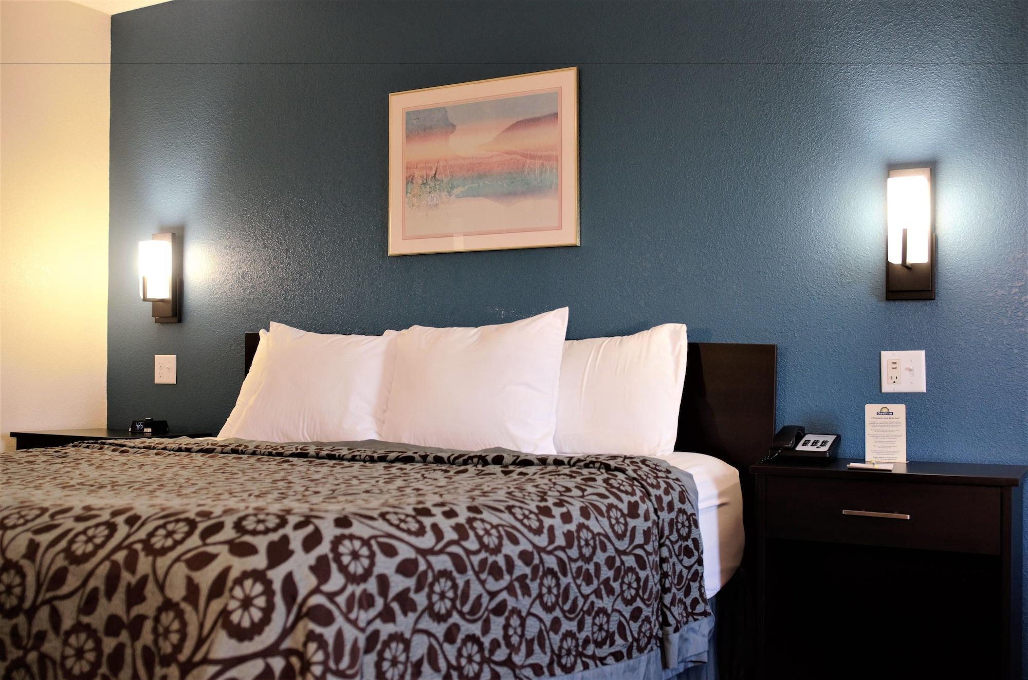 Days Inn By Wyndham Glasgow Bagian luar foto