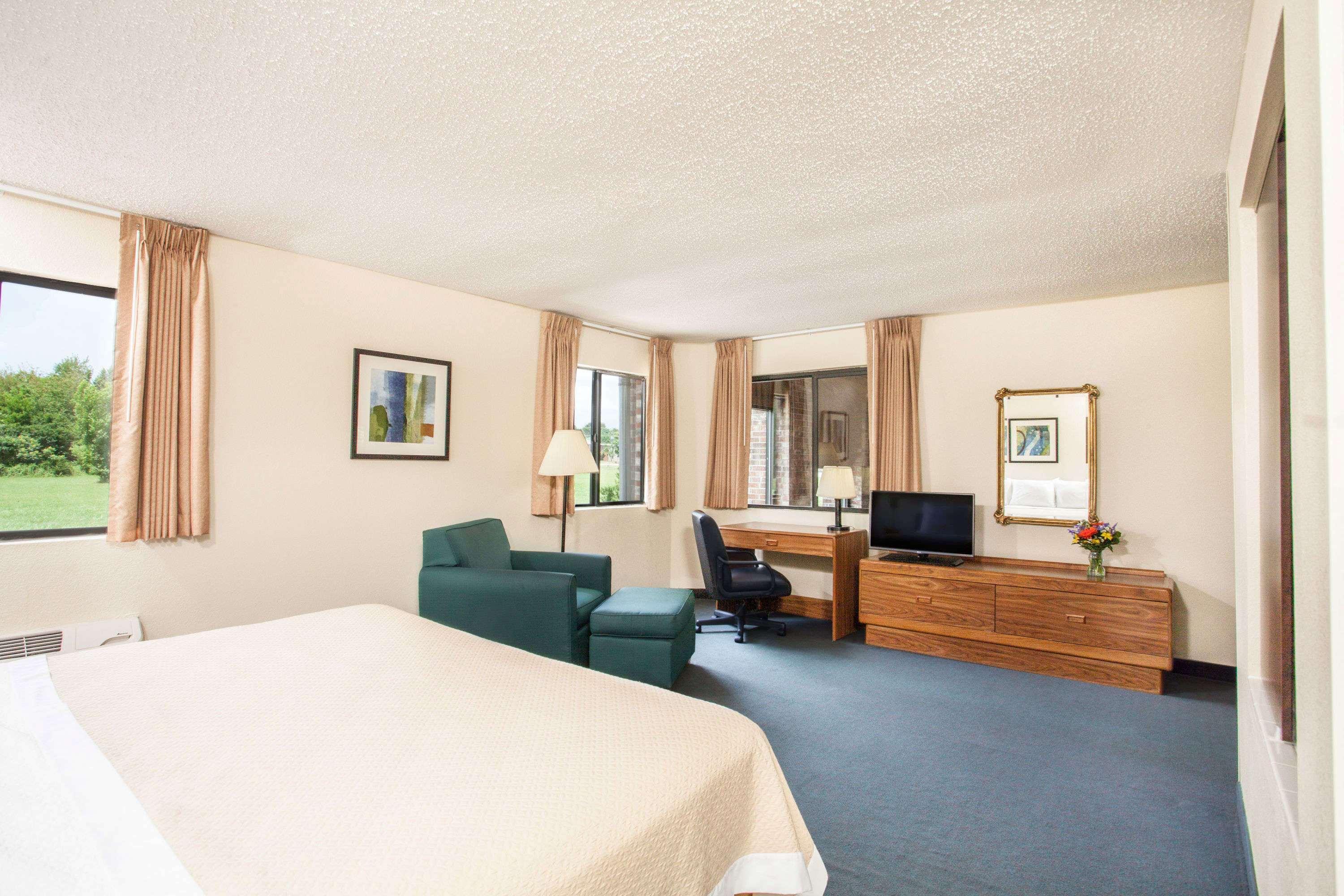 Days Inn By Wyndham Glasgow Bagian luar foto