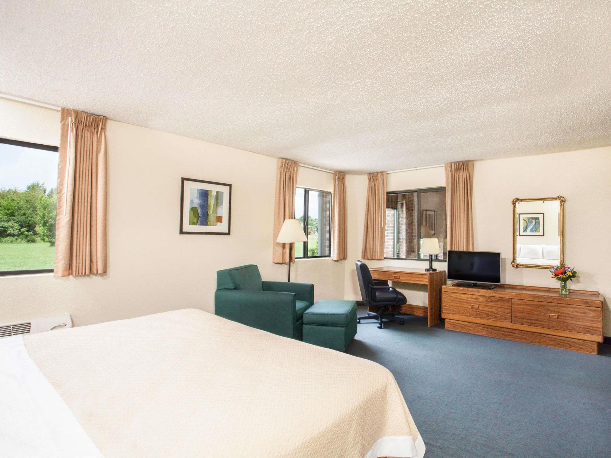 Days Inn By Wyndham Glasgow Bagian luar foto