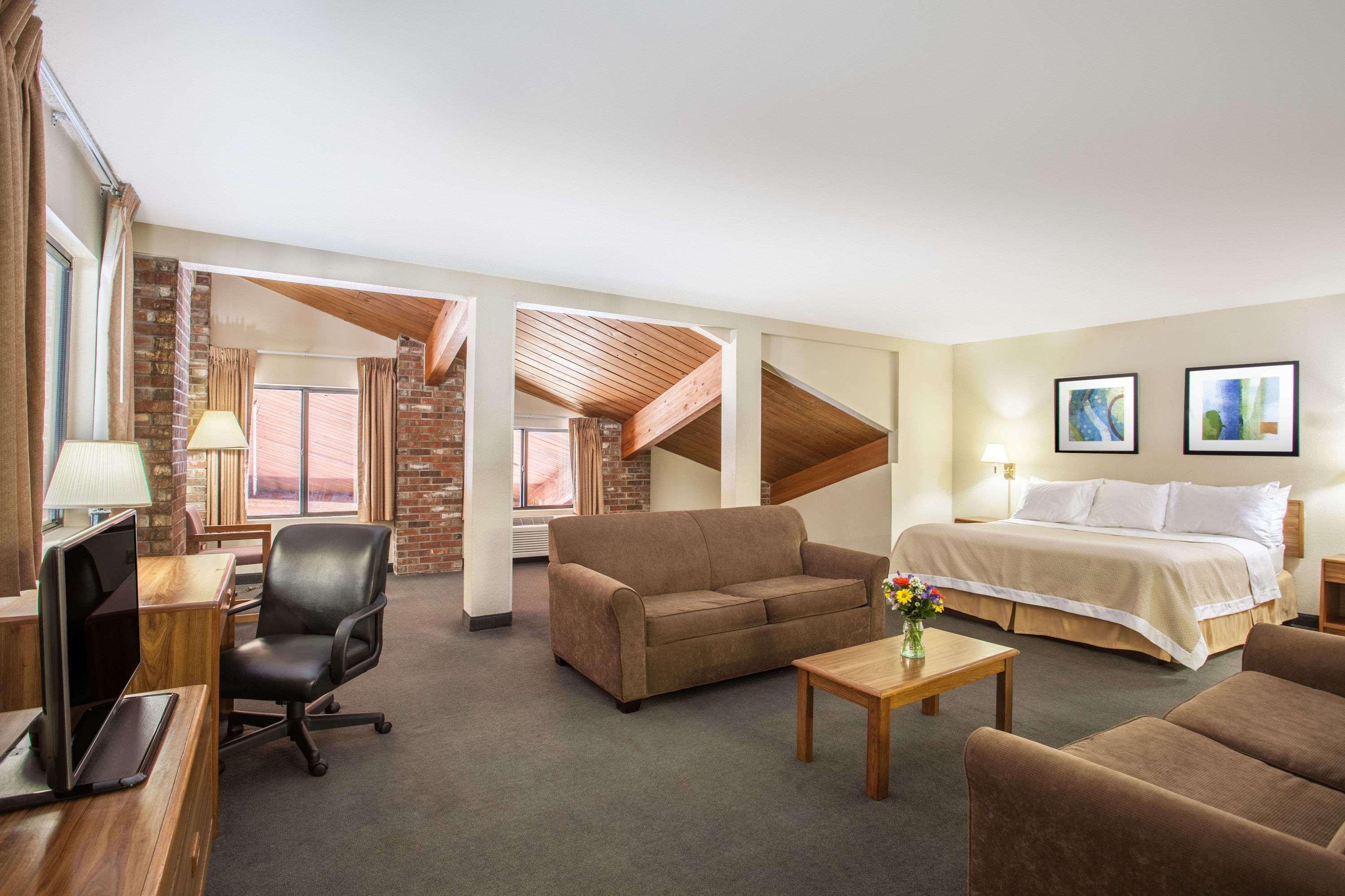 Days Inn By Wyndham Glasgow Bagian luar foto