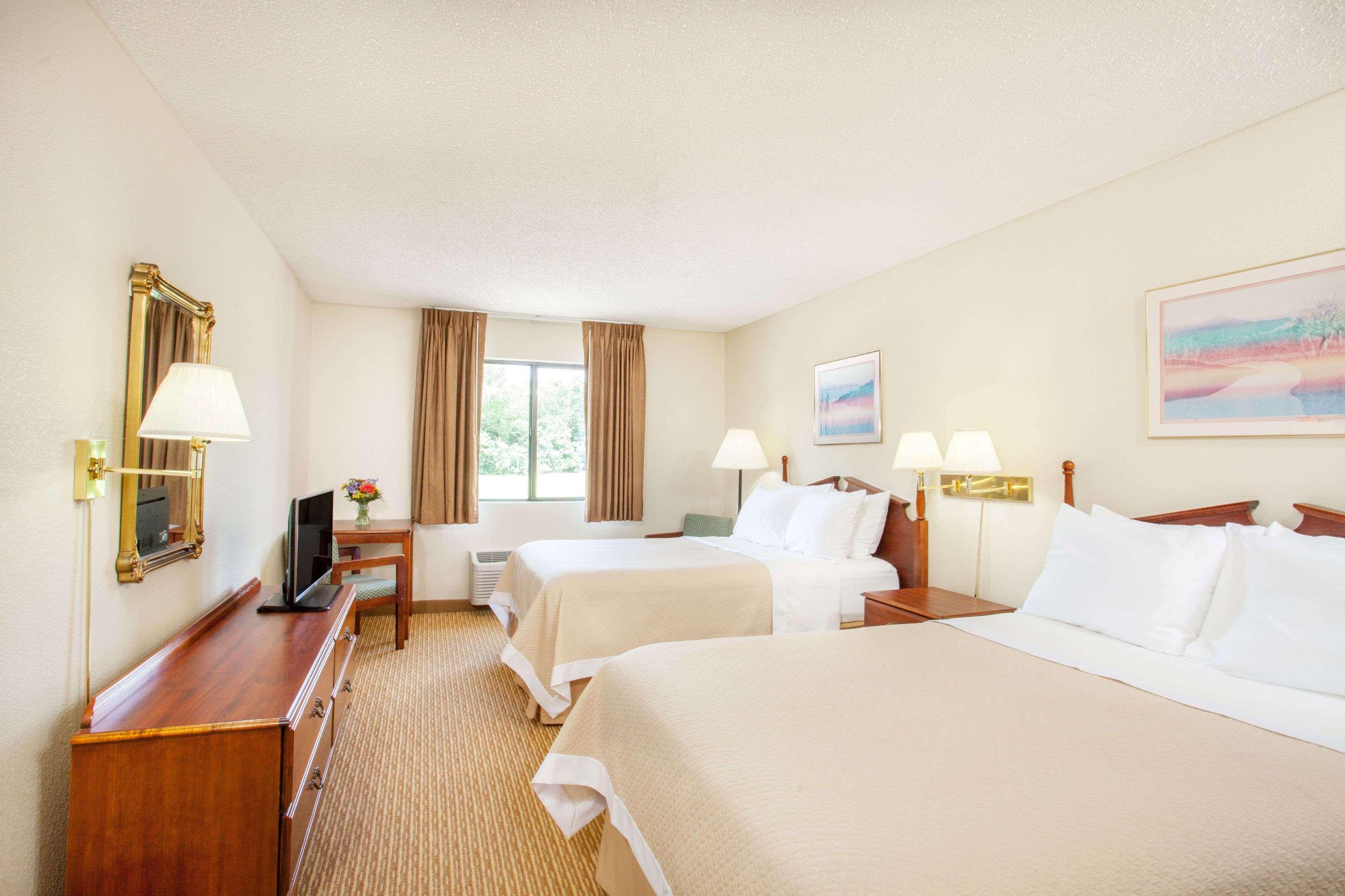 Days Inn By Wyndham Glasgow Bagian luar foto