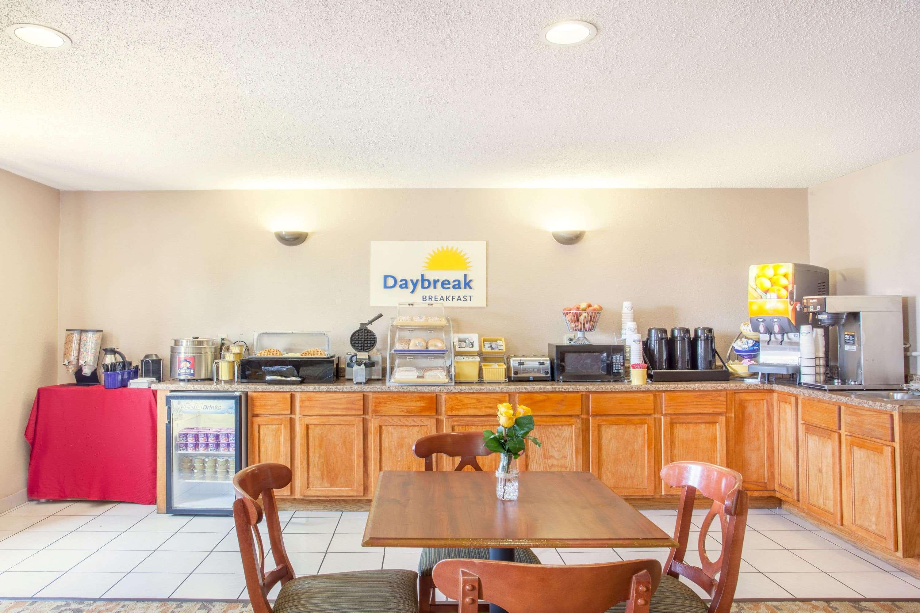 Days Inn By Wyndham Glasgow Bagian luar foto