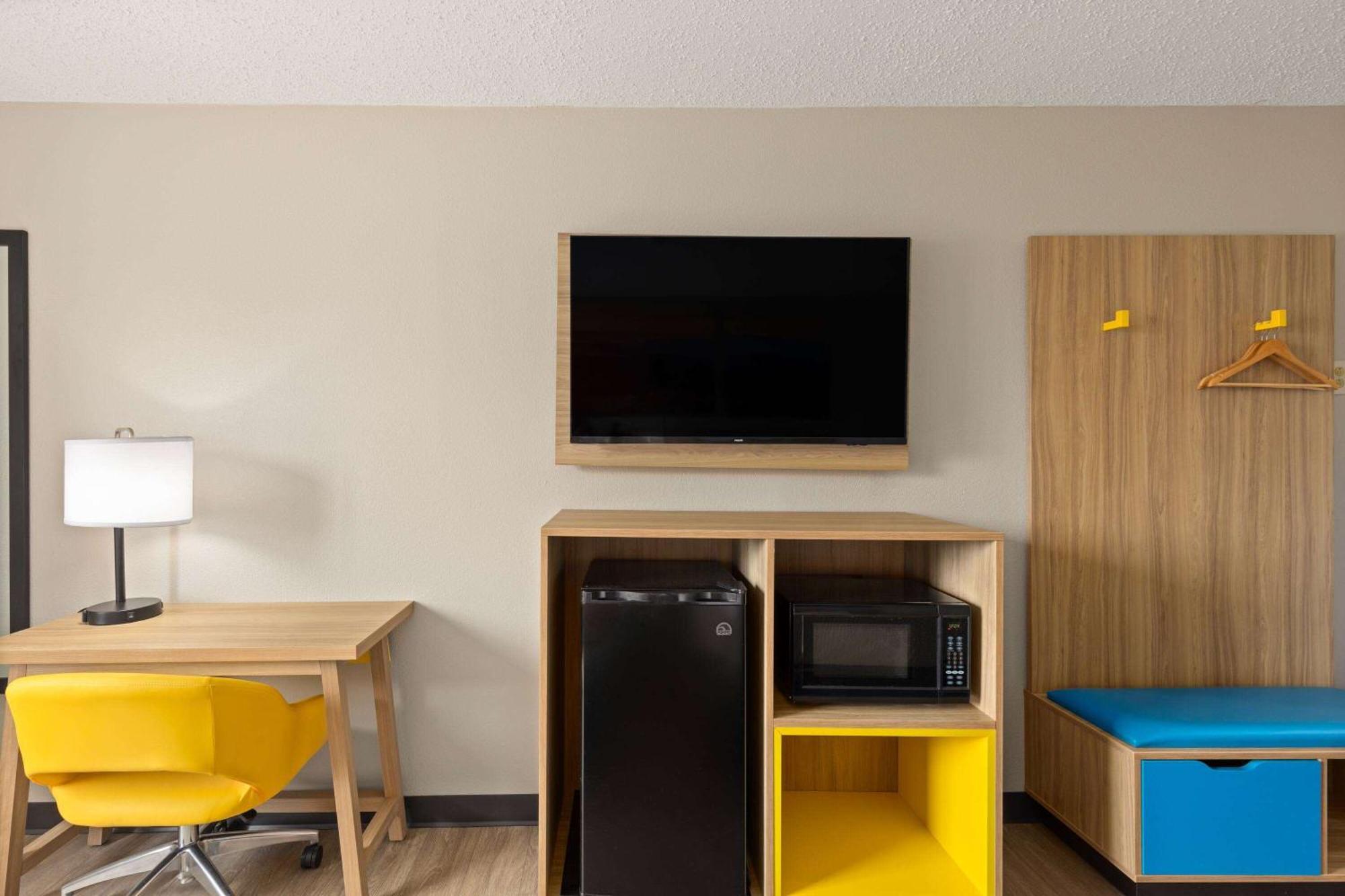 Days Inn By Wyndham Glasgow Bagian luar foto