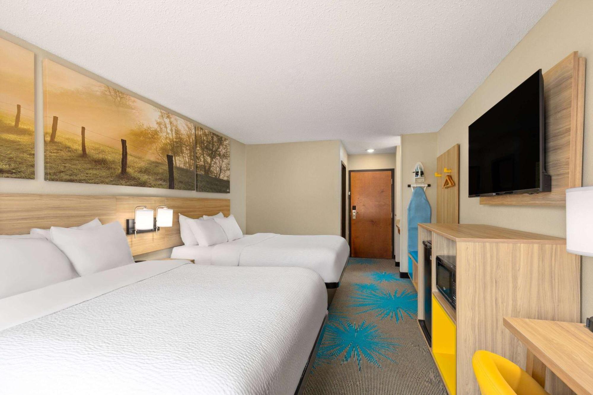 Days Inn By Wyndham Glasgow Bagian luar foto