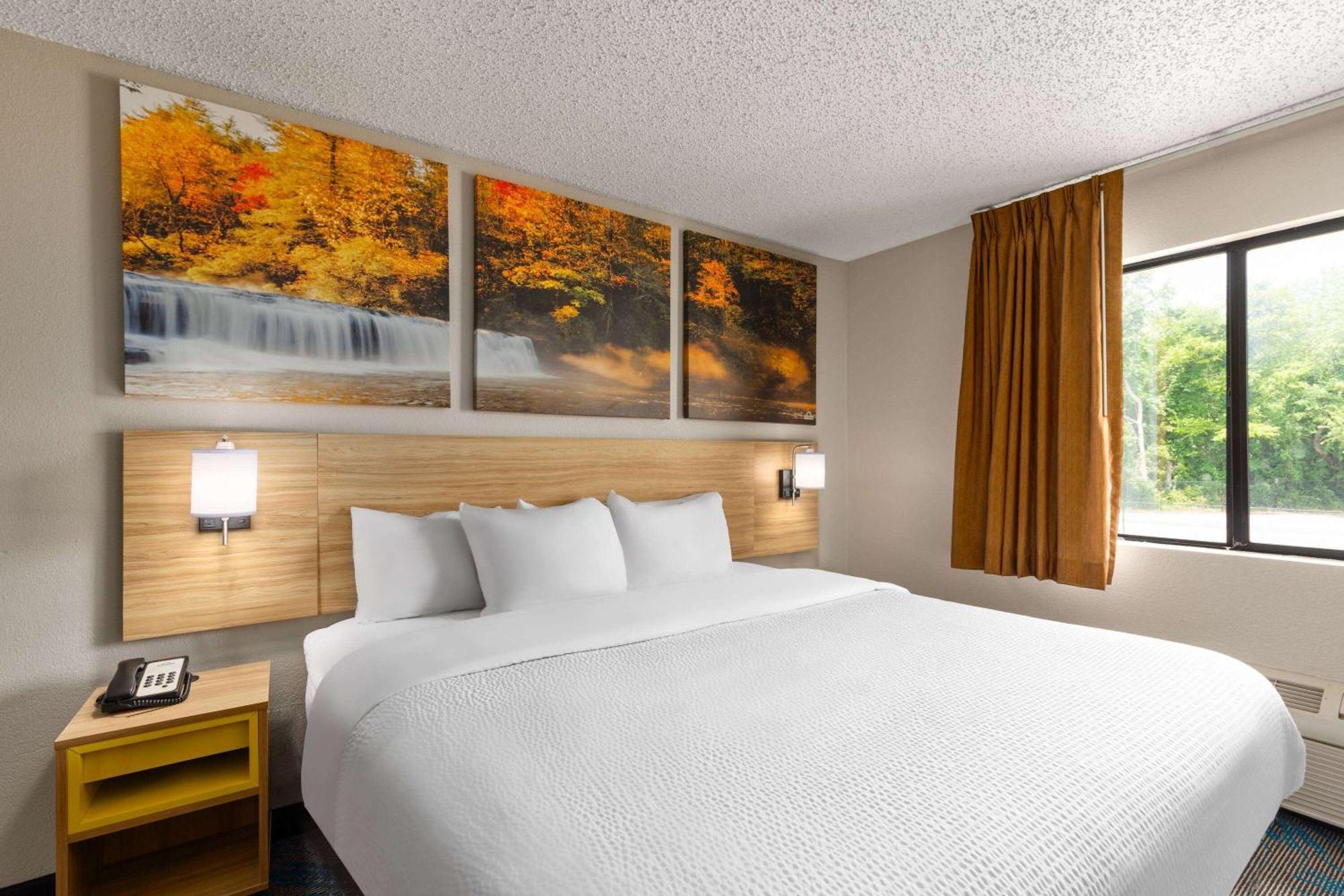 Days Inn By Wyndham Glasgow Bagian luar foto