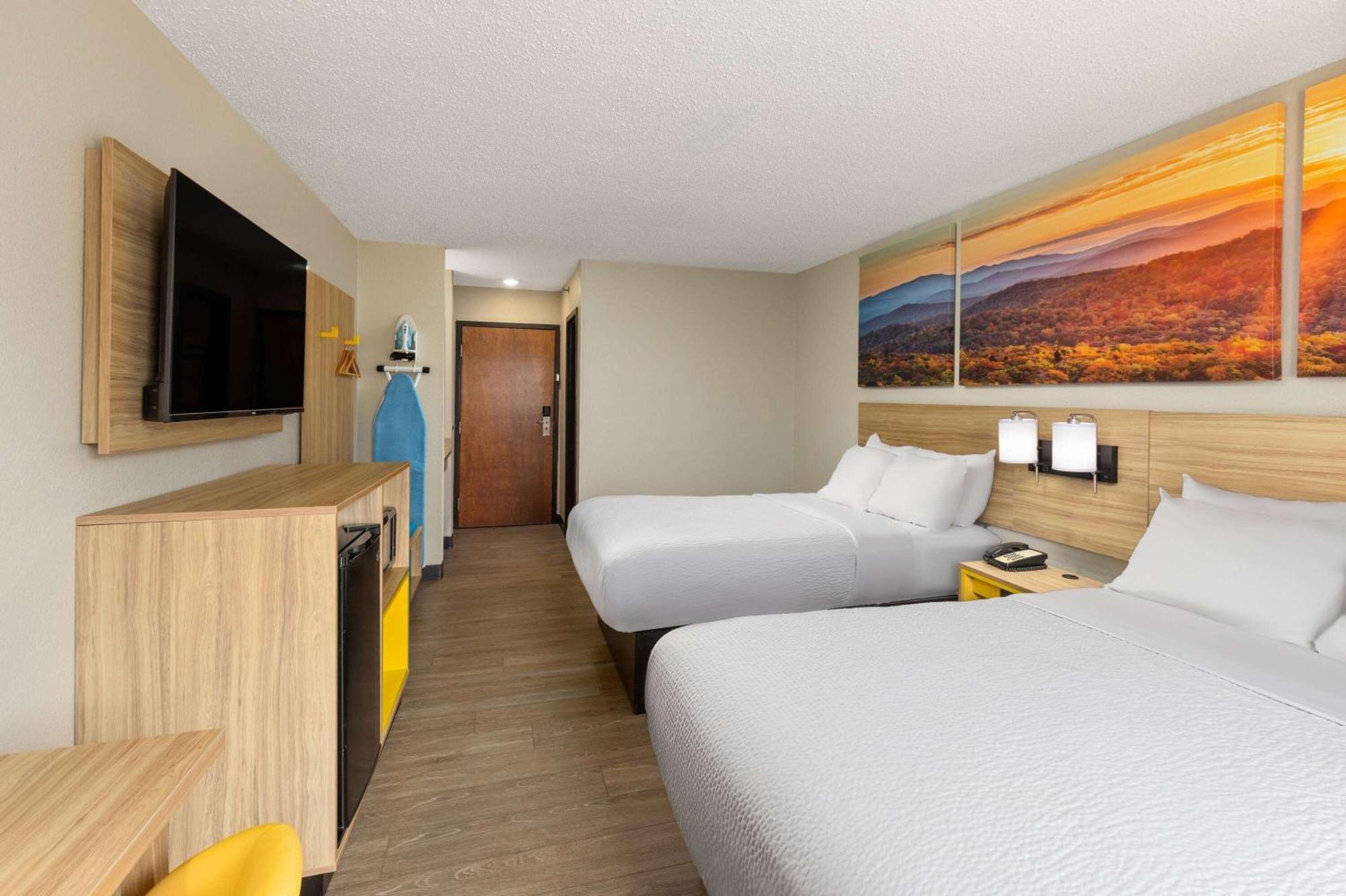 Days Inn By Wyndham Glasgow Bagian luar foto