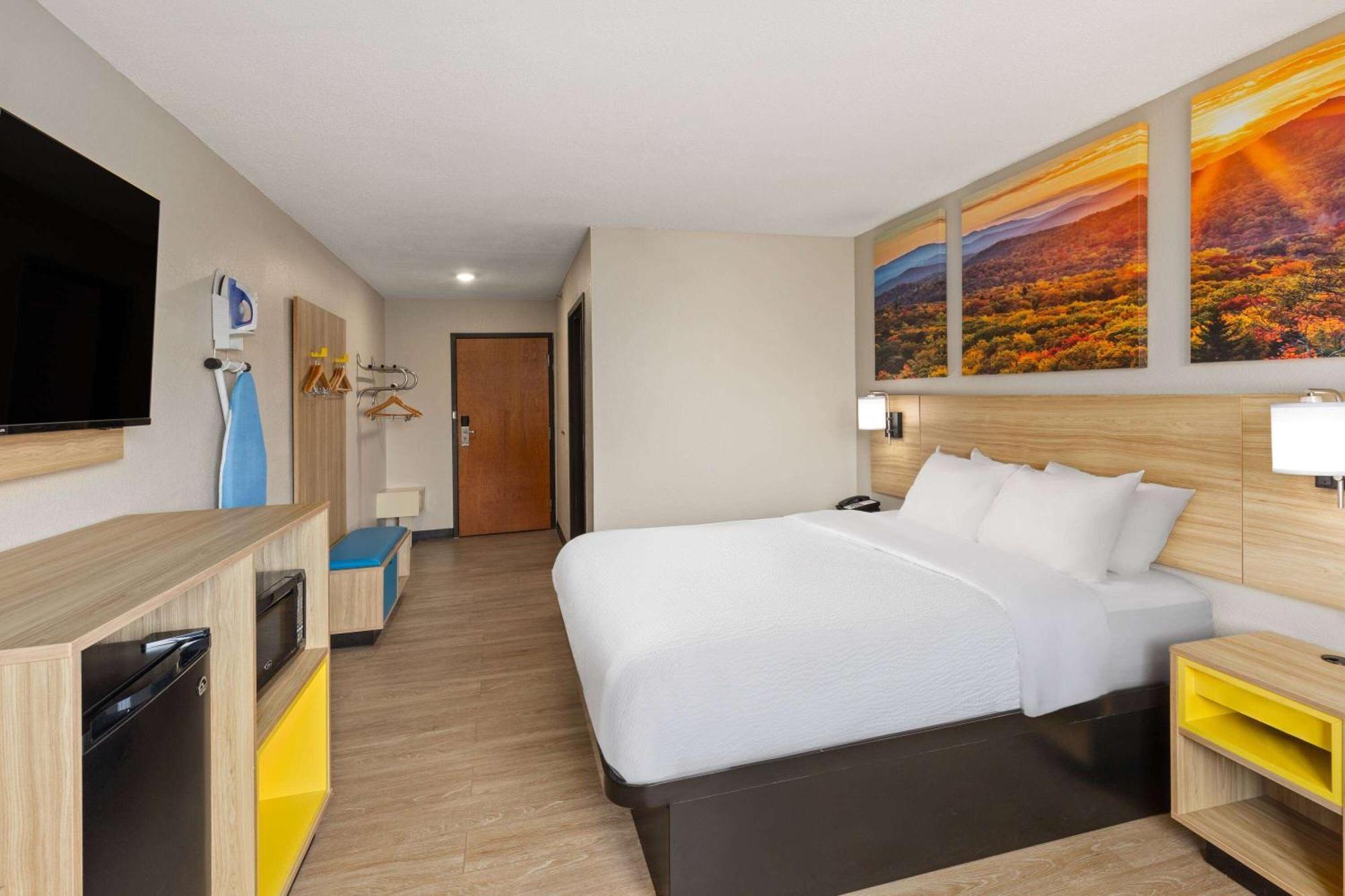 Days Inn By Wyndham Glasgow Bagian luar foto