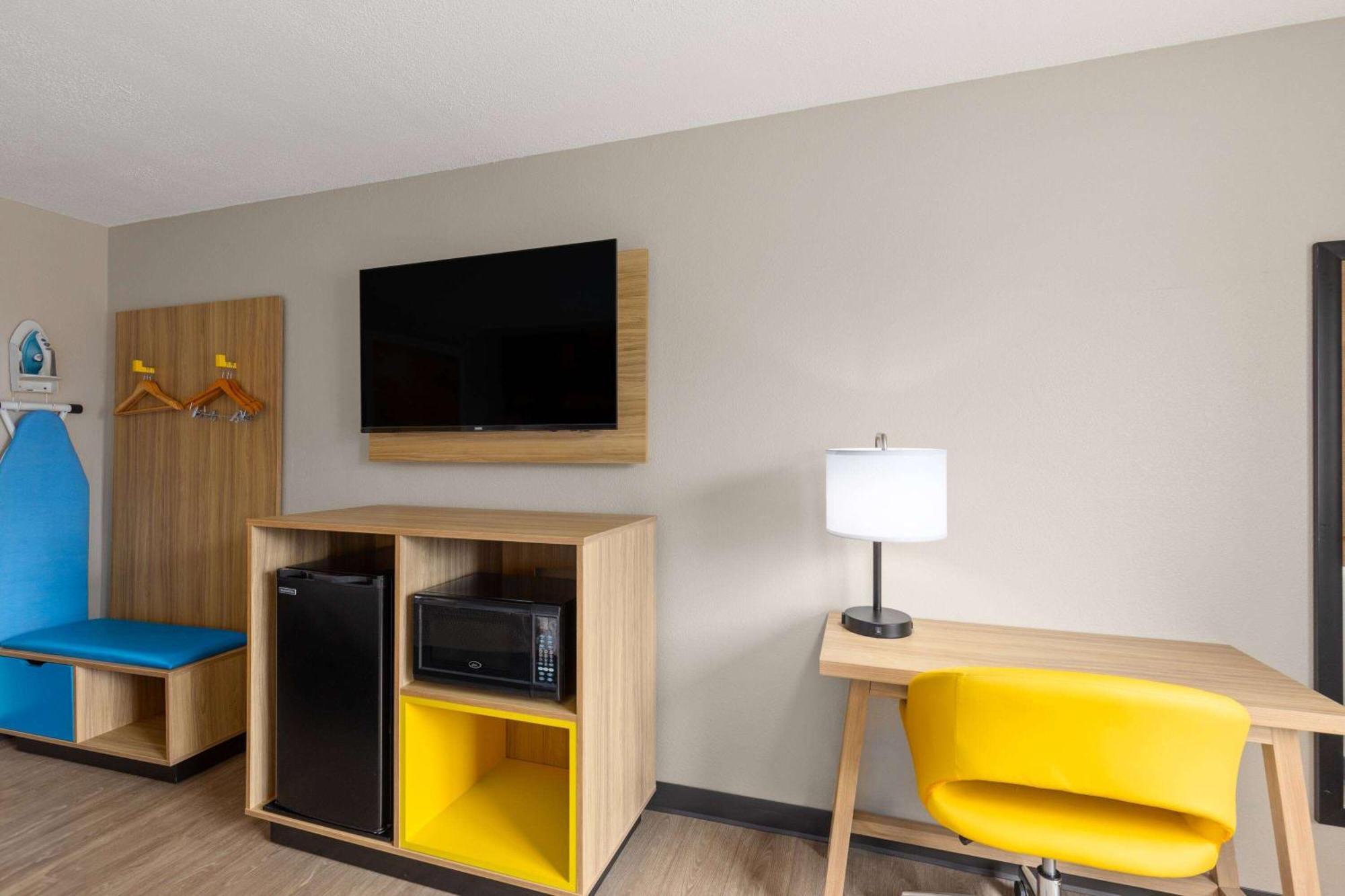 Days Inn By Wyndham Glasgow Bagian luar foto