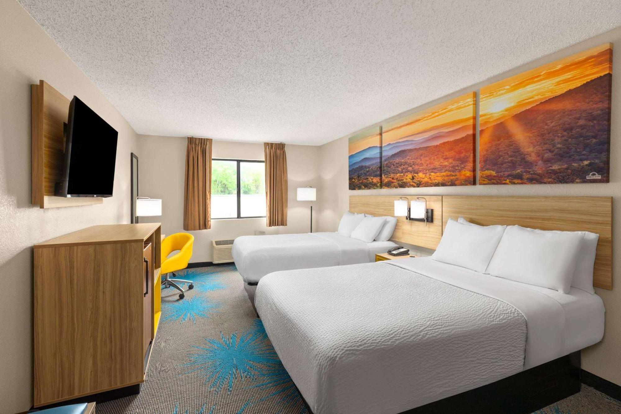 Days Inn By Wyndham Glasgow Bagian luar foto