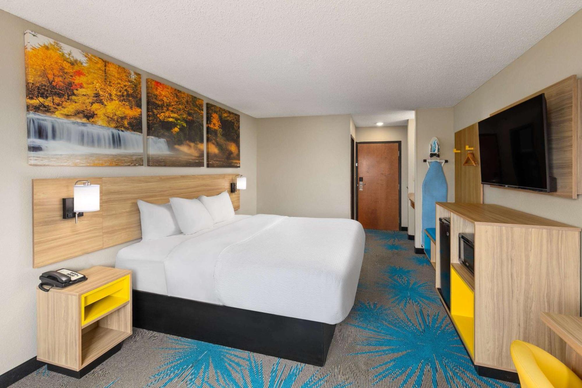 Days Inn By Wyndham Glasgow Bagian luar foto