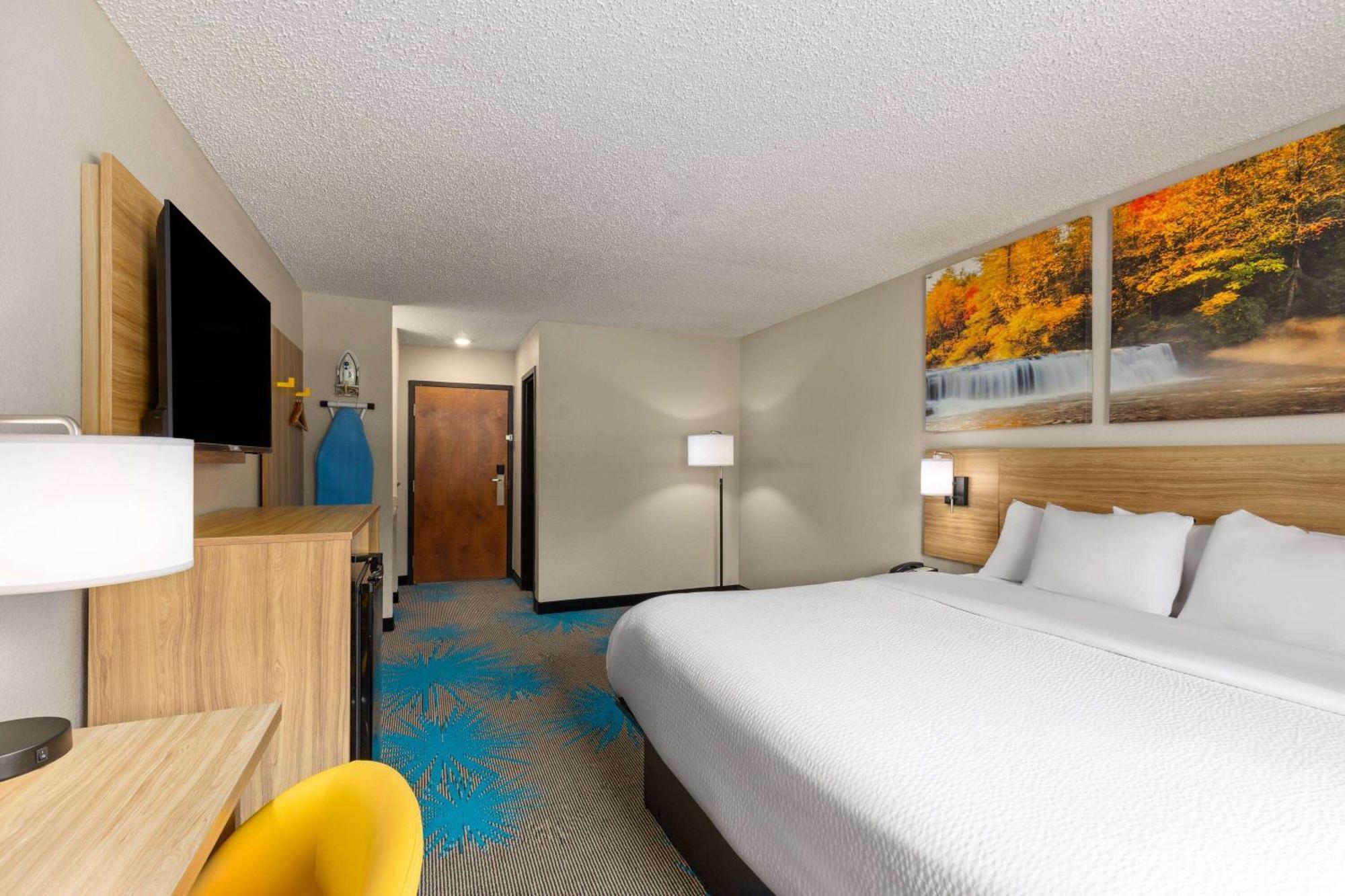 Days Inn By Wyndham Glasgow Bagian luar foto