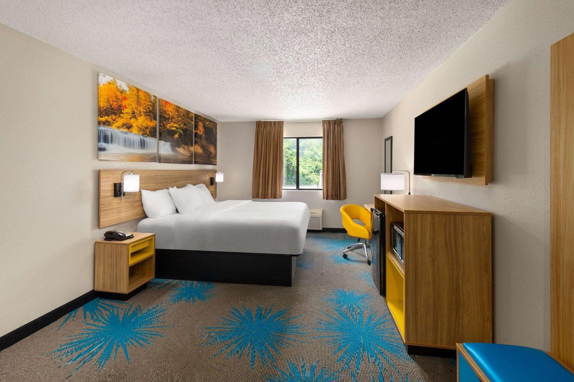 Days Inn By Wyndham Glasgow Bagian luar foto
