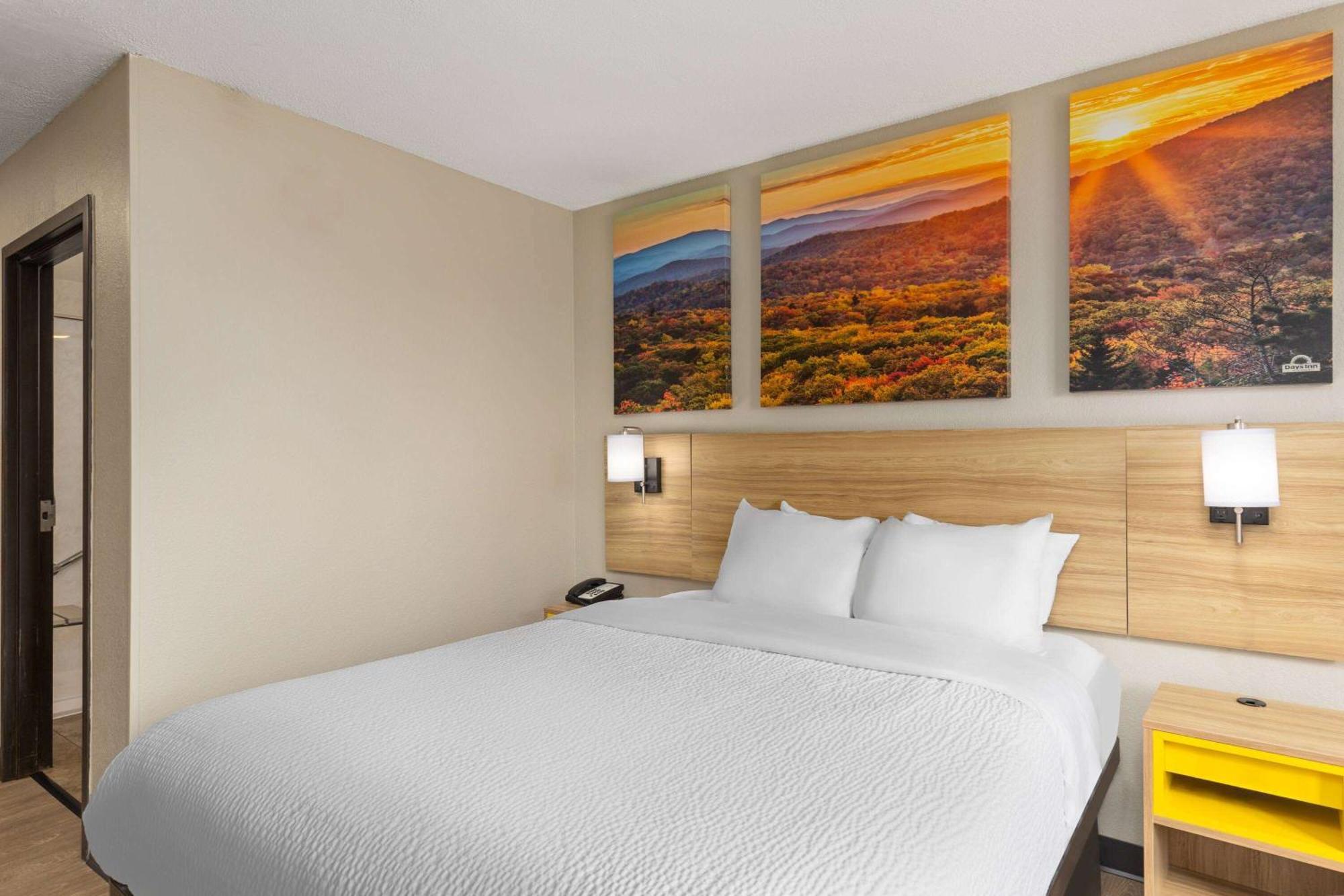 Days Inn By Wyndham Glasgow Bagian luar foto