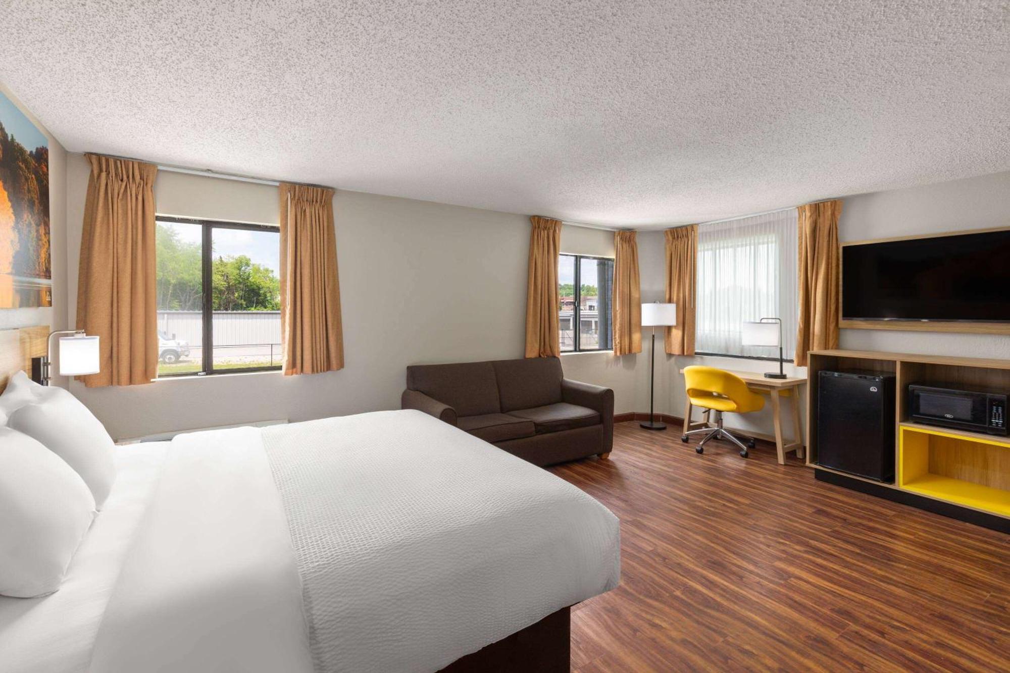 Days Inn By Wyndham Glasgow Bagian luar foto