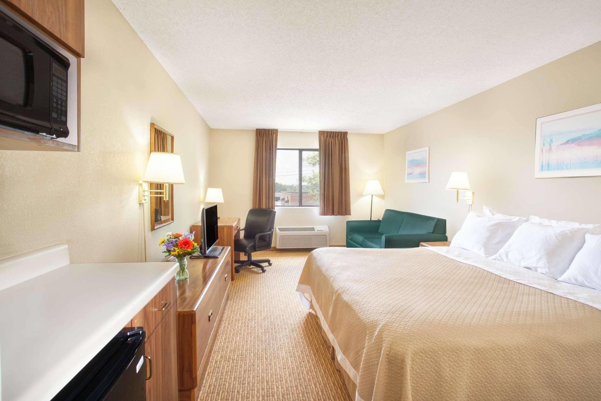 Days Inn By Wyndham Glasgow Bagian luar foto