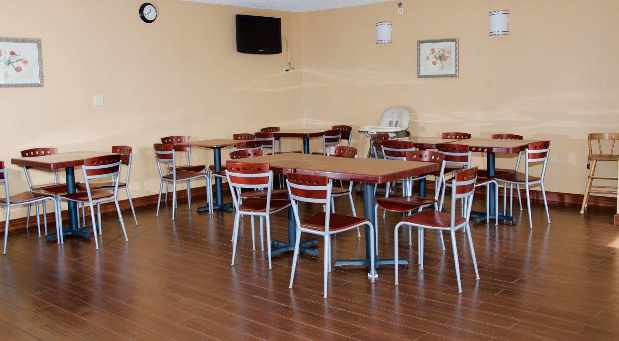 Days Inn By Wyndham Glasgow Bagian luar foto